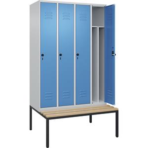 C+P Multifunctionele lockerkast Classic PLUS met zitbank, smal, 4 compartimenten, scheidingswand ingekort, lichtgrijs / lichtblauw, b = 1200 mm, veiligheidsdraaigrendel, ondergebouwd, beuken-hardhout