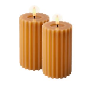 Lumineo luxe LED kaars/stompkaars - 2x st - bruin ribbel - D7,5 x H15 cm - timer -