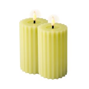 Lumineo luxe LED kaars/stompkaars - 2x st - groen ribbel - D7,5 x H15 cm - timer -