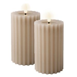Lumineo Luxe LED kaarsen/stompkaarsen - 2x st- lichtgrijs - ribbel - D7,5 x H14,8 cm - timer -