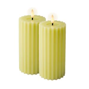Lumineo luxe LED kaars/stompkaars - 2x st - groen ribbel - D7,5 x H17,5 cm - timer -