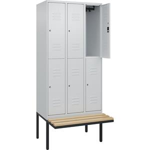 C+P Kledingkast Classic PLUS met twee verdiepingen en zitbank, 3 compartimenten, lichtgrijs, b = 900 mm, cilinderslot, vrijdragend, beuken-hardhout