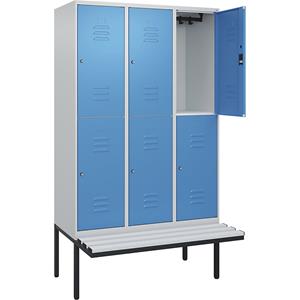 C+P Kledingkast Classic PLUS met twee verdiepingen en zitbank, 3 compartimenten, lichtgrijs / lichtblauw, b = 1200 mm, cilinderslot, vrijdragend, kunststof