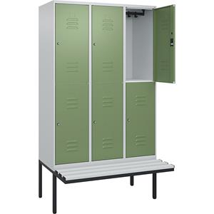 C+P Kledingkast Classic PLUS met twee verdiepingen en zitbank, 3 compartimenten, lichtgrijs / resedagroen, b = 1200 mm, cilinderslot, vrijdragend, kunststof