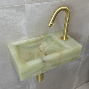Saniclear Green Onyx fonteinset met gebogen kraan in geborsteld messing