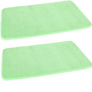 Merkloos Set van 2x stuks groene sneldrogende badmat x 60 cm rechthoekig -