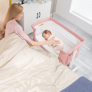 Costway 3-in-1 Baby Wiegje met 5-Standen Verstelbare Hoogte 10&deg; Kanteling Comfortabel Matras Ademend Gaas Zij Opbergzak & Reistas Roze