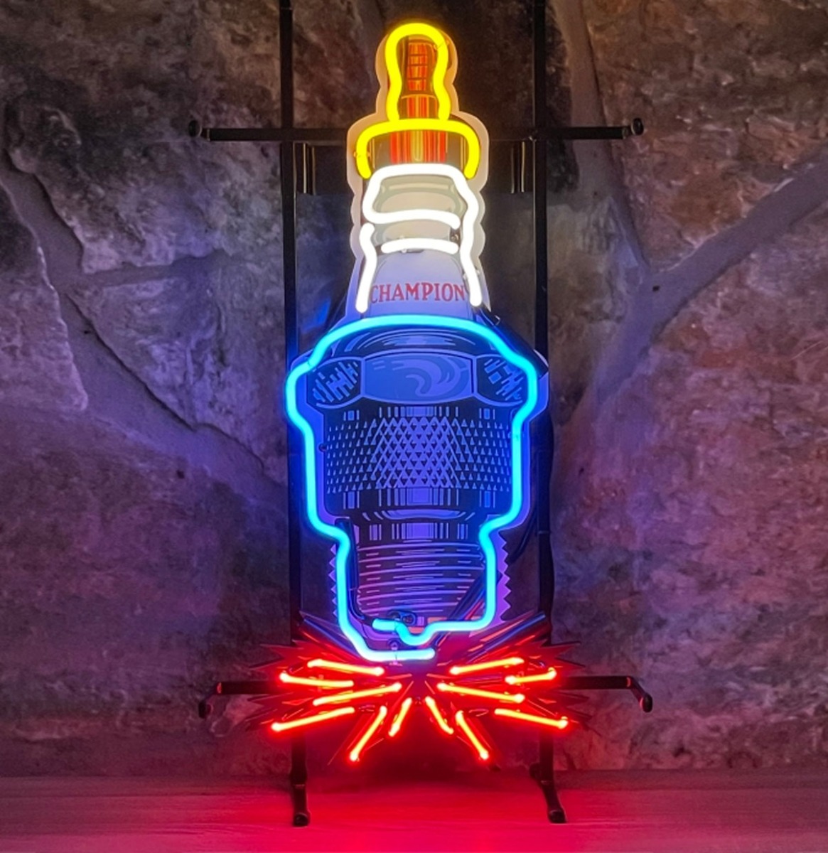Fiftiesstore Champion Spark Plug Bougie Neon - Junior Model 32 x 60 cm