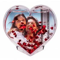 Hartvormige 3d fotolijst met hartjes confetti