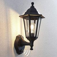 Lindby Außenwandleuchte Nane in Laternenform mit Sensor