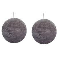 Candles by Spaas 2x Taupe rustieke bolkaarsen 8 cm 24 branduren Bruin