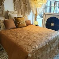 NusaOriginals Luxe Handgemaakte Bedsprei - Beige - Bloemenpatroon