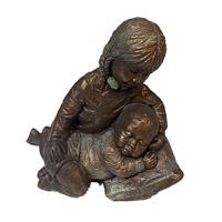 Countrylifestyle Meisje met baby slaapt