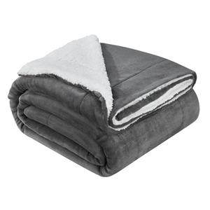 Juskys Tagesdecke »Fleecedecke 150x200 cm«, , Doppelseitige Decke, mit Sherpa & Fleece, kuschelig & weich, Moderne Farbgebung