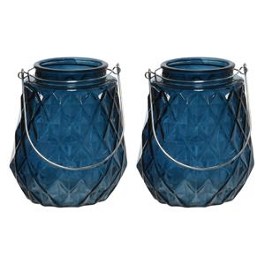 Decoris 2x Stuks Theelichthouders/waxinelichthouders Ruitjes Glas Donkerblauw Met Metalen Handvat 11 X 13 Cm - Waxinelichtjeshou