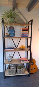 Steigerhouttrend Eikenhouten boekenkast / vakkenkast Bella met stalen frame