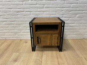 Industrielemeubelshop Mangohouten nachtkastje Virton met staal en deur