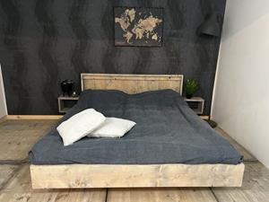 Het Steigerhouthuis 2-persoons bed Zwevend met 2 nachtkastjes (160x200)