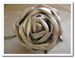 Decoflorall foamroos Zilver 12 cm. 8 stuks foamroos Zilve