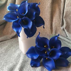 Decoflorall Calla Real Touch Royal Blue +/- 7 cm. en 37cm lang. / st Calla Real Touch +/- 7 cm.
