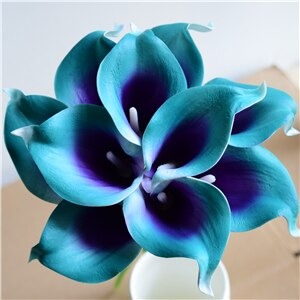 Decoflorall Calla Real Touch Royal Blue +/- 7 cm. en 37cm lang. / st Calla Real Touch +/- 7 cm.