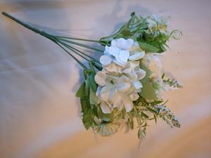 Decoflorall Gemengd boeketje Lichtgroen voor bv bruidsboeket of corsages corsage boeketvuller hortensia pioen pom pom