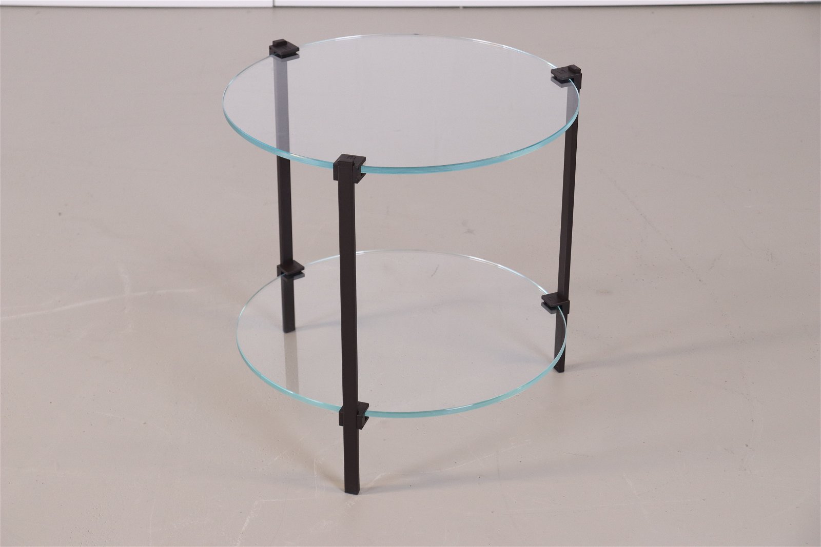 Ghyczy T79 side table round Glass - Tweedehands