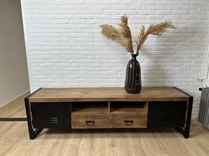 Industrielemeubelshop Mangohouten tv-meubel Wren met stalen deuren