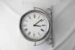 Merkloos Klok Verz. Aan Wandhouder 38cm
