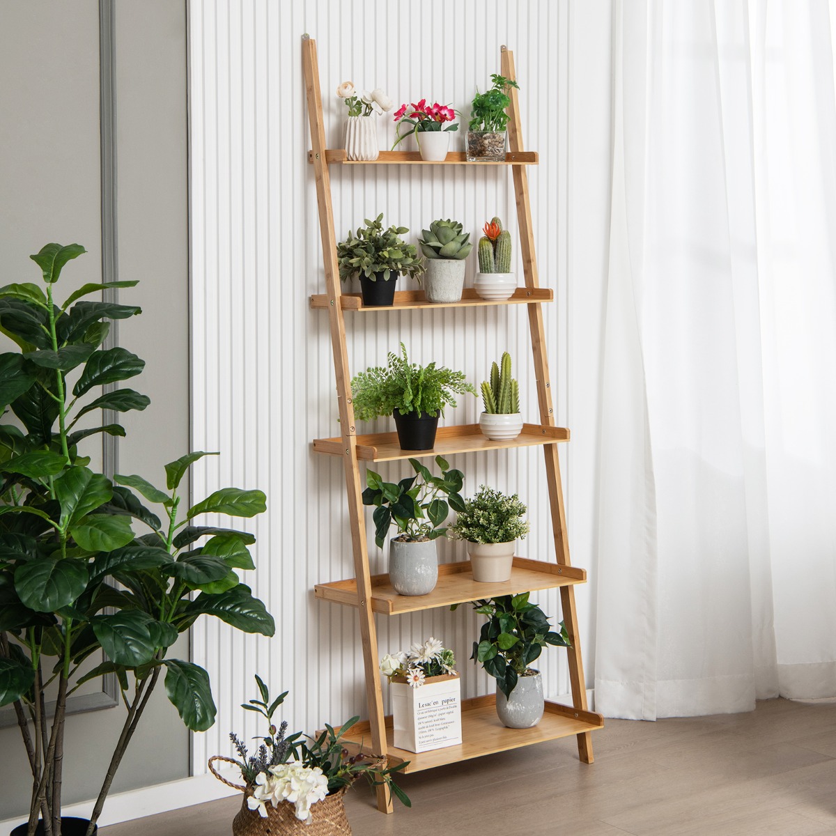 Costway 5-Tier Ladder Boekenkast 183 cm Bamboe Wandplank Anti-Val Randen/Anti-Tip Kits Bloemenstandaard voor Woonkamer Badkamer Natuur