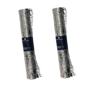 Feeric lights & Christmas Decoratie stof/tafelloper - 2x - zilver -500 x 28 cm - polyester - kerstdiner tafeldecoratie -