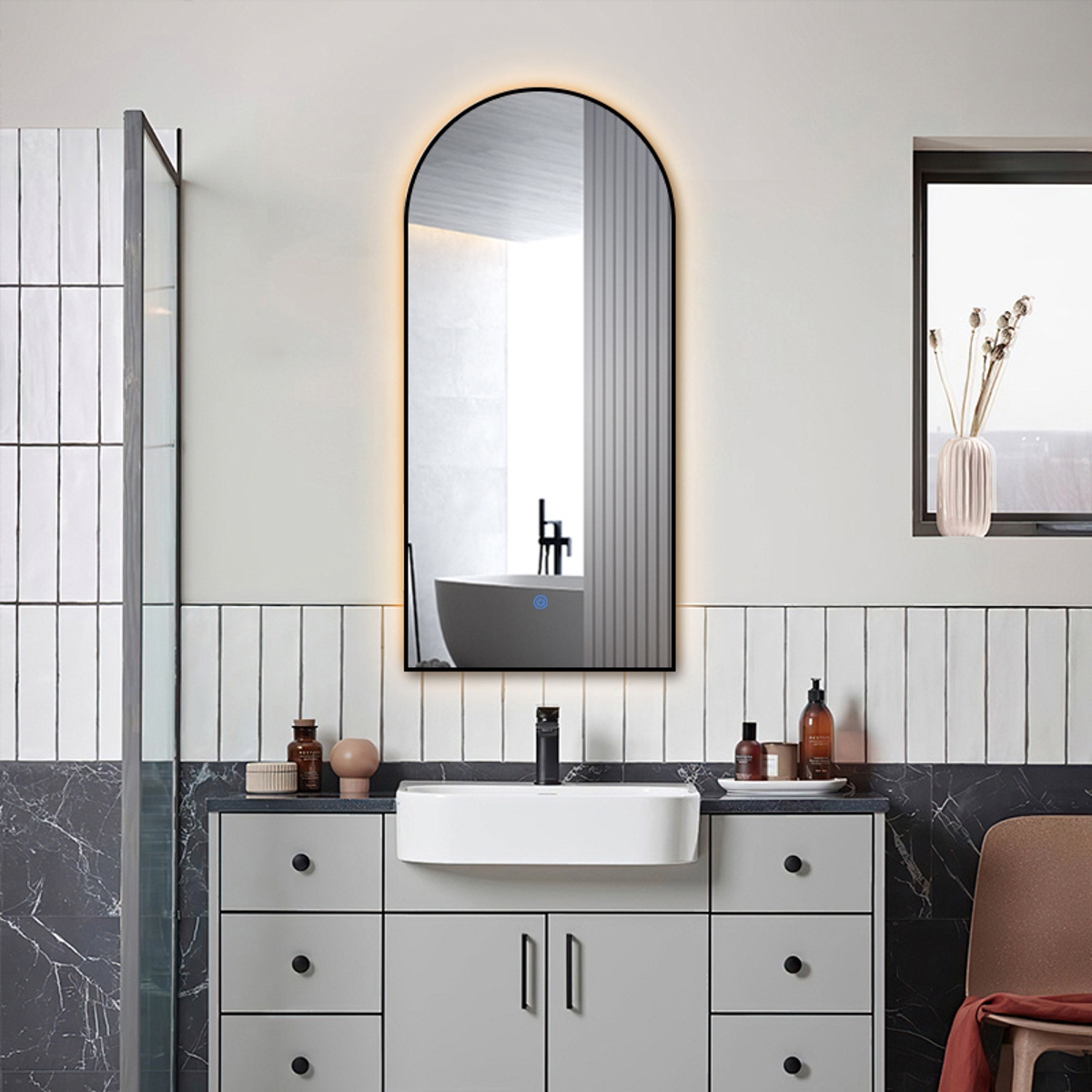 BES LED Badkamerspiegel met LED Verlichting en Verwarming 45x100cm - Afimera Archtoog - Zwart - Wandspiegel Rondboog Vorm - Touch Bediening - Dimbaar - Aanpasbare Lichtkleur